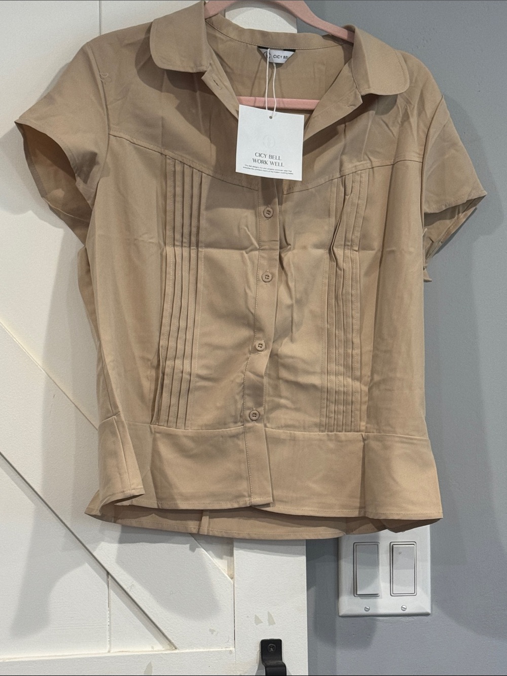 NWT Cicy Bell Tan Short-Sleeve Pleated Button-Up Top